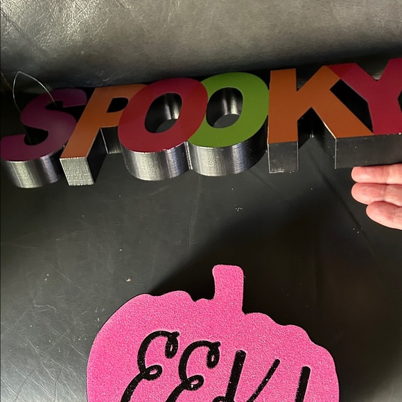 Vibrant 'Spooky' and 'EEK!' Halloween Sign Set - Picture 4 of 8